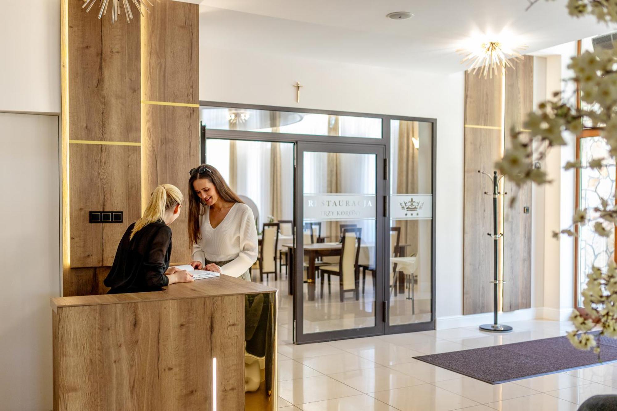 Trzy Korony Hotel Głogów Małopolski Buitenkant foto