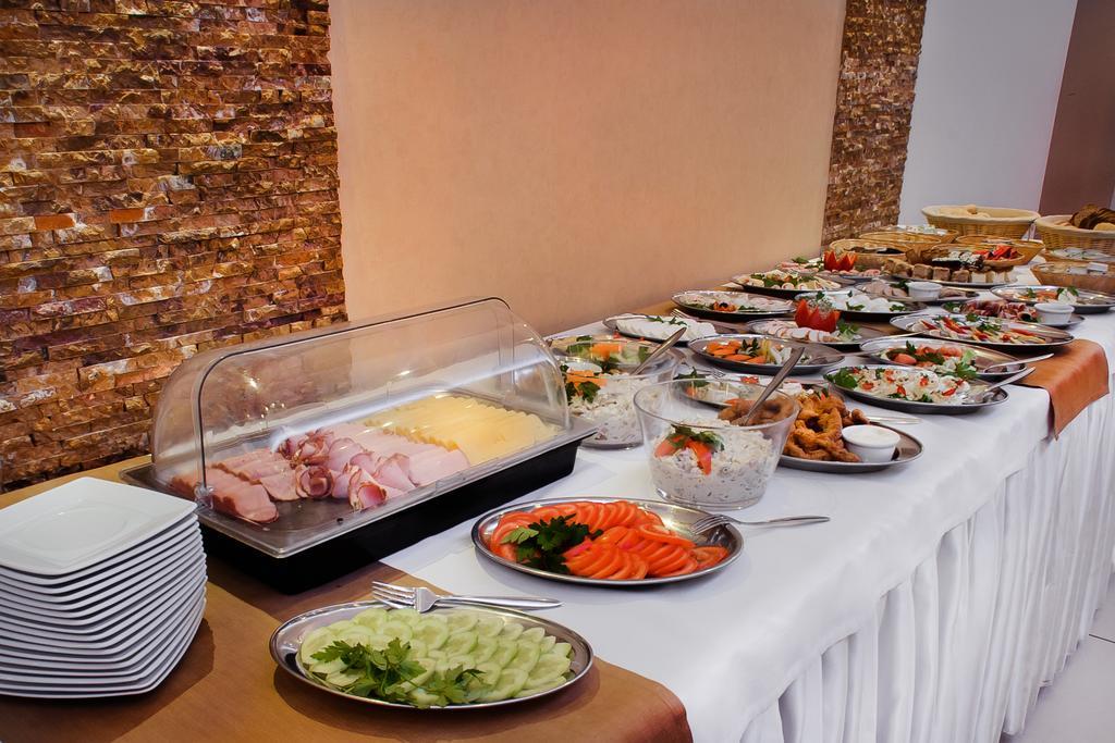 Trzy Korony Hotel Głogów Małopolski Buitenkant foto