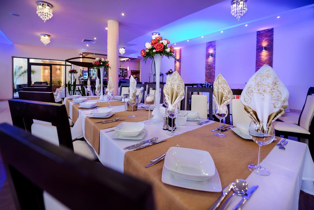 Trzy Korony Hotel Głogów Małopolski Buitenkant foto
